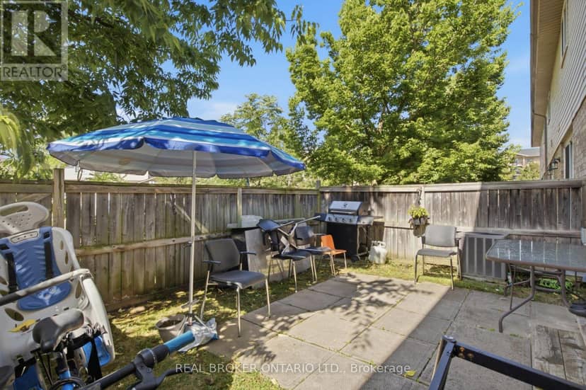 5 - 31 Schroder Crescent — photo 37 of 40