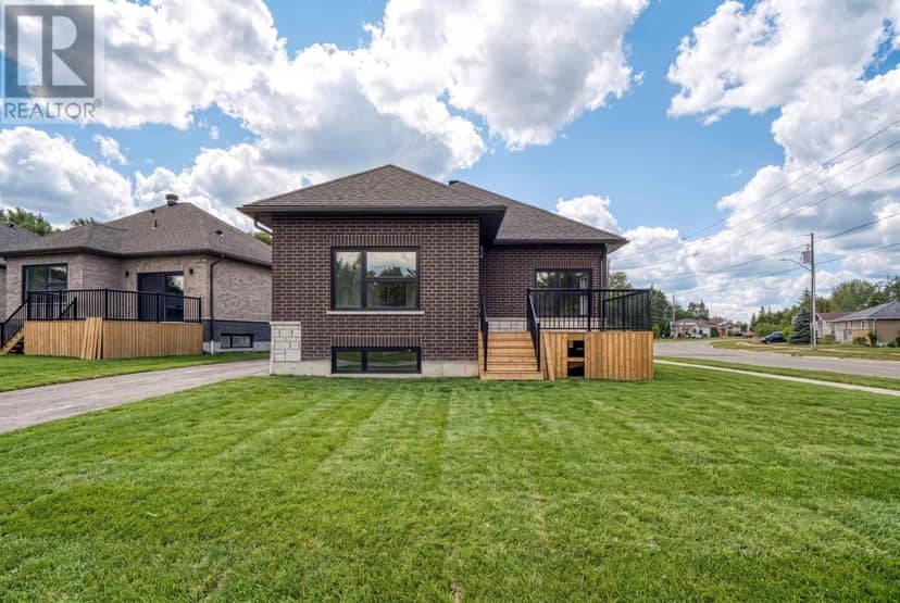 72 McLaren CRES, Elliot Lake, photo 3