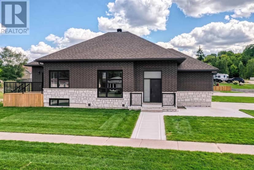 72 McLaren CRES, Elliot Lake, photo 2