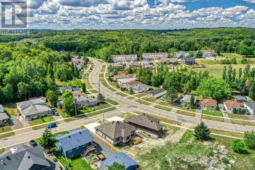 72 McLaren CRES, Elliot Lake, photo 7