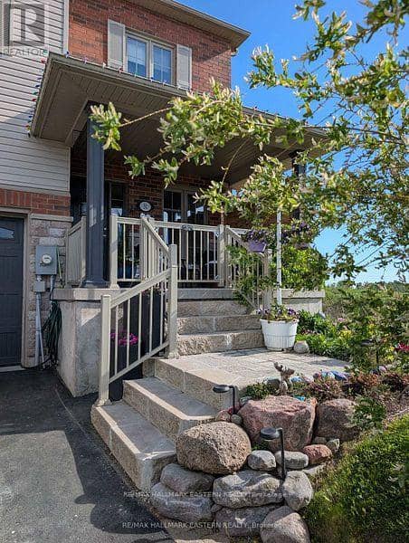 31 Paul Rexe Boulevard E — photo 2 of 35