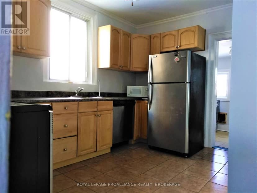 635 Victoria Street — photo 2 of 13