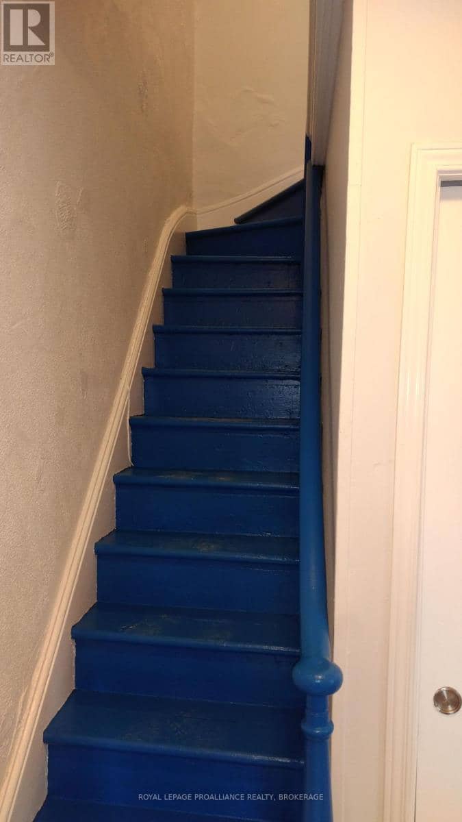 635 Victoria Street — photo 5 of 13