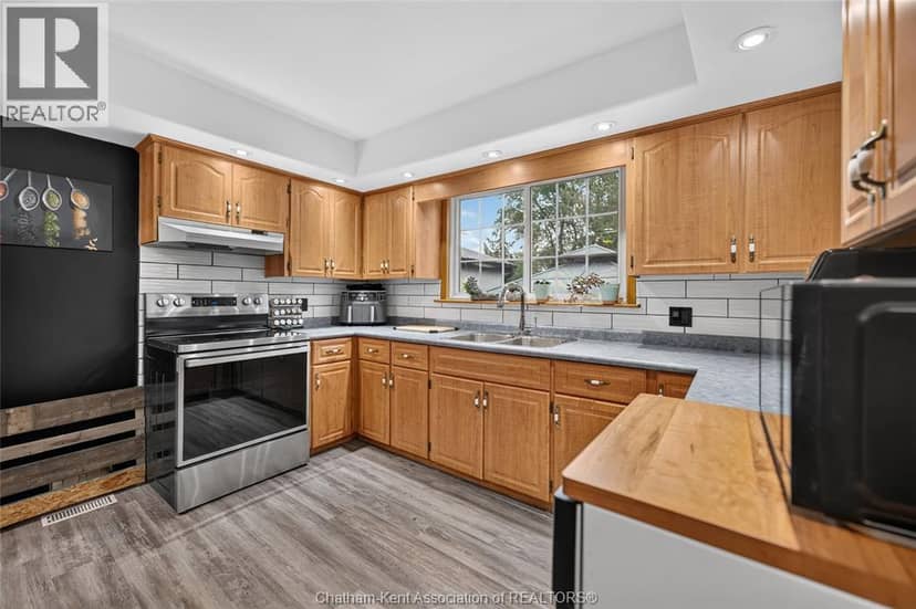 447 Sydenham Street, Dresden, photo 2