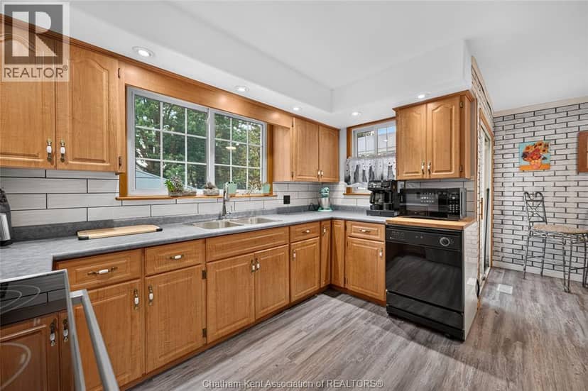 447 Sydenham Street, Dresden, photo 3