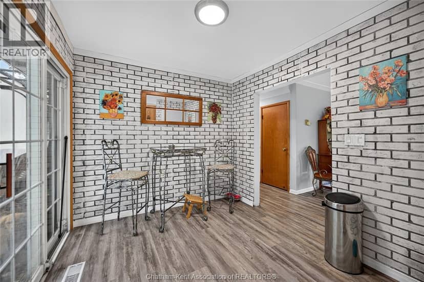 447 Sydenham Street, Dresden, photo 4