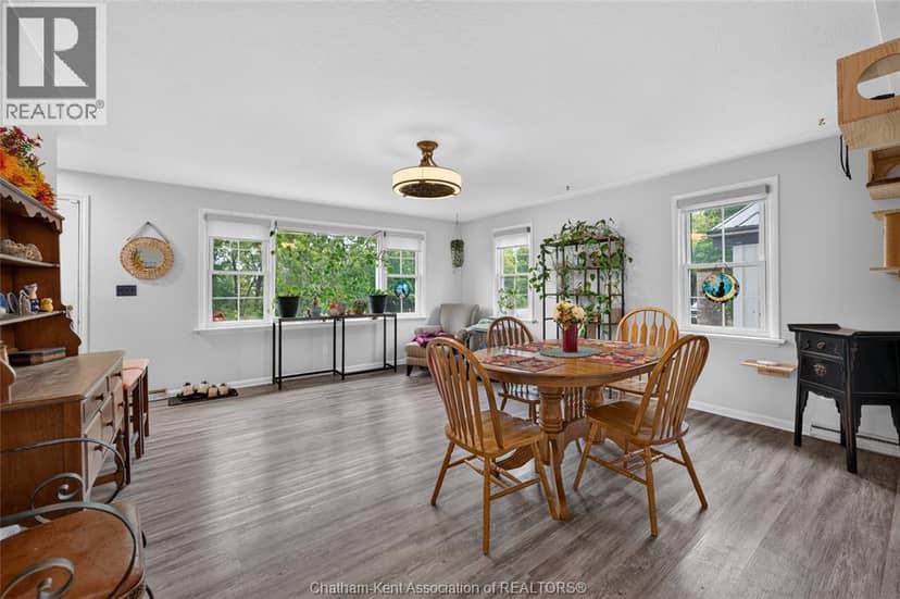 447 Sydenham Street, Dresden, photo 6