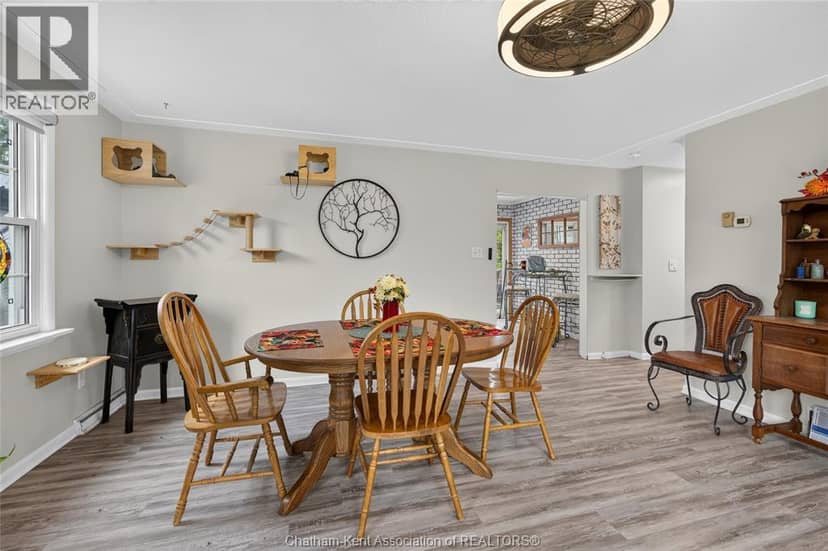 447 Sydenham Street, Dresden, photo 8