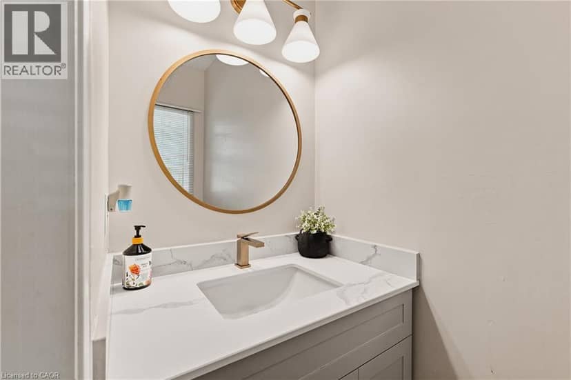 116 HENHOEFFER Crescent — photo 15 of 33