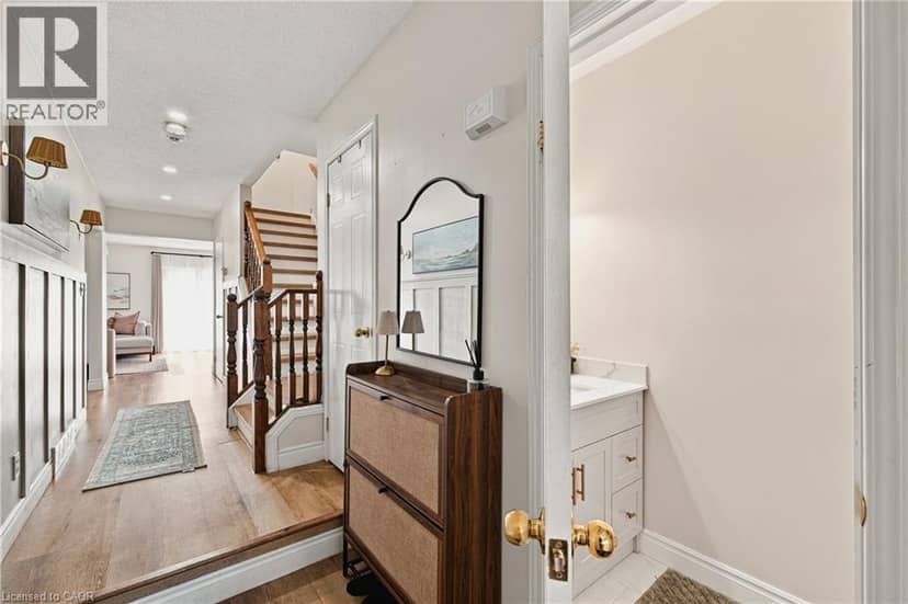 116 HENHOEFFER Crescent — photo 5 of 33