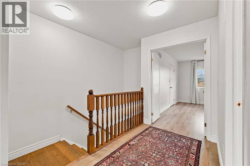 116 HENHOEFFER Crescent — photo 17 of 33