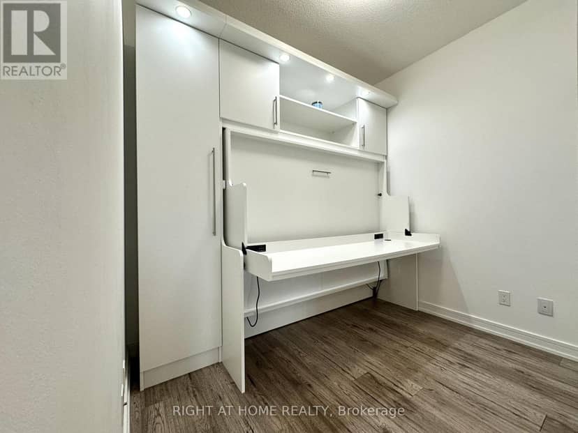321 - 621 Sheppard Avenue E — photo 11 of 18