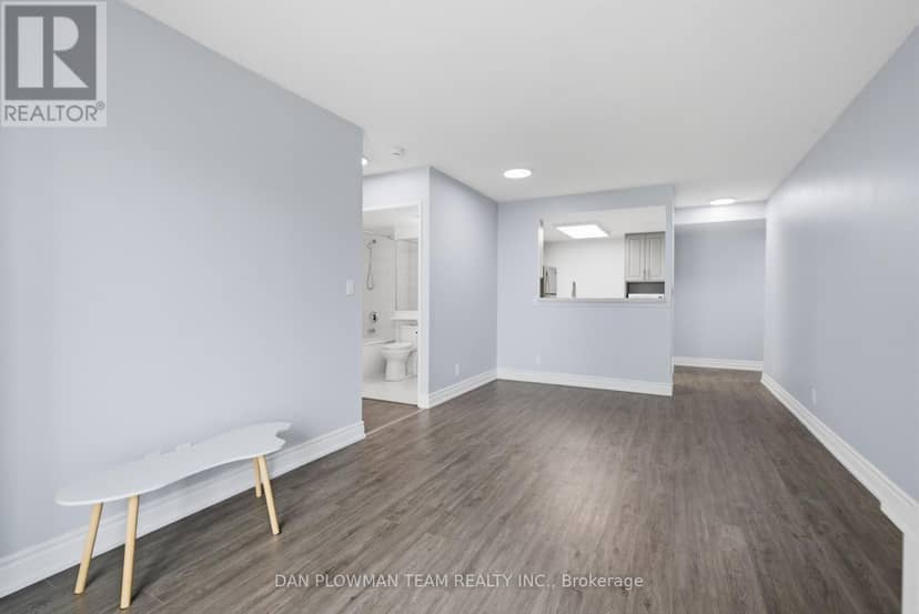 913 - 8 Lee Centre Drive — photo 1 of 25