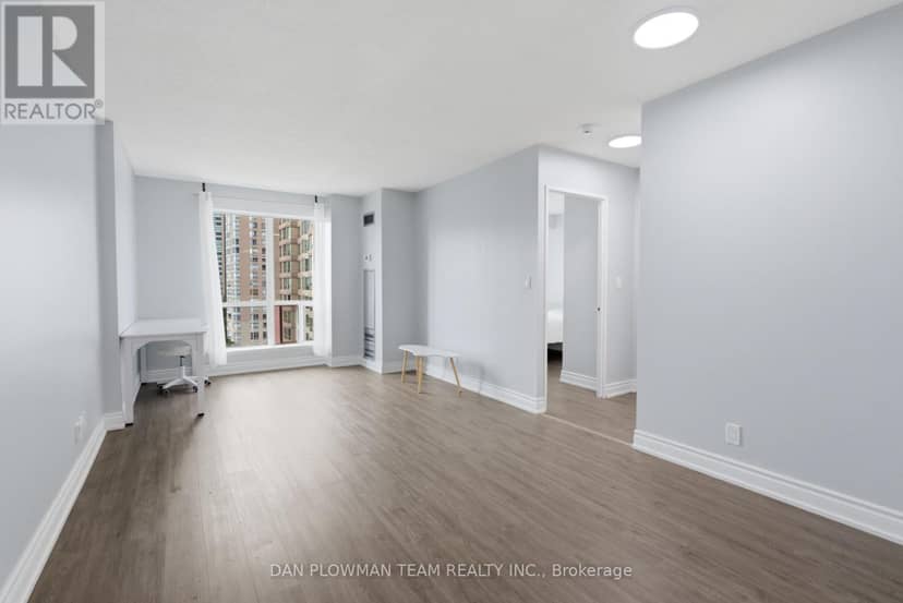 913 - 8 Lee Centre Drive — photo 10 of 25
