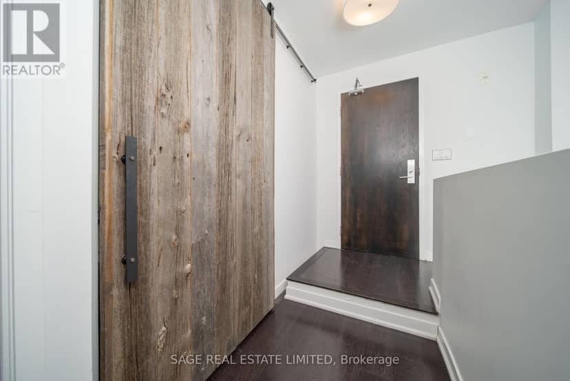 128 - 201 Carlaw Avenue — photo 13 of 23