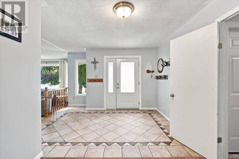 6 Royal Beech Drive — photo 3 of 38