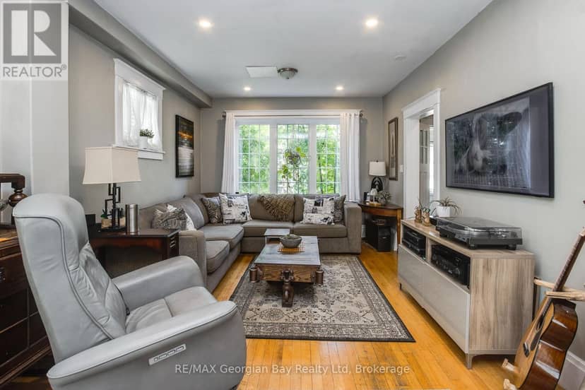 449 Elizabeth Street — photo 11 of 39