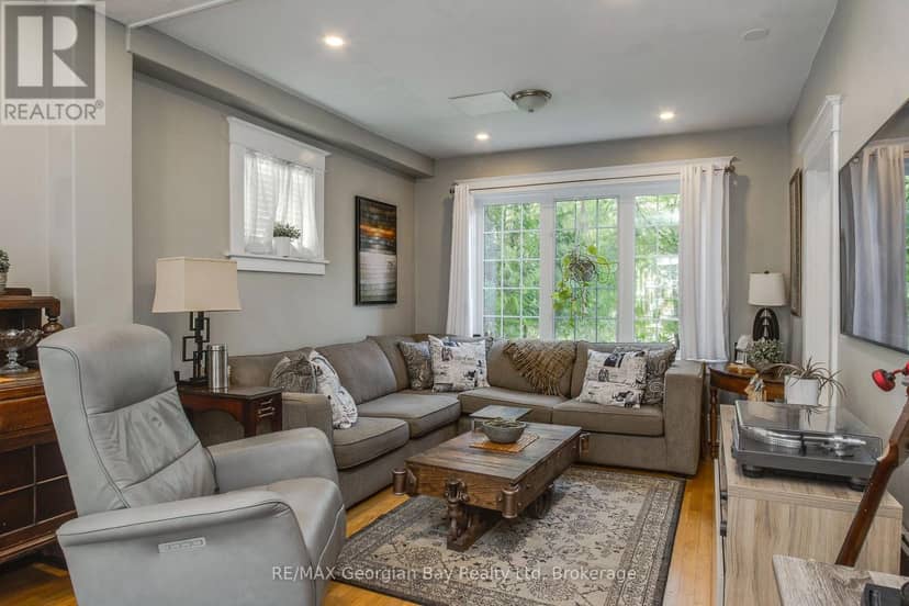 449 Elizabeth Street — photo 12 of 39