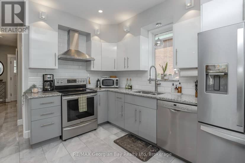 449 Elizabeth Street — photo 13 of 39