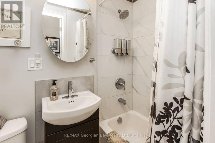 449 Elizabeth Street — photo 16 of 39