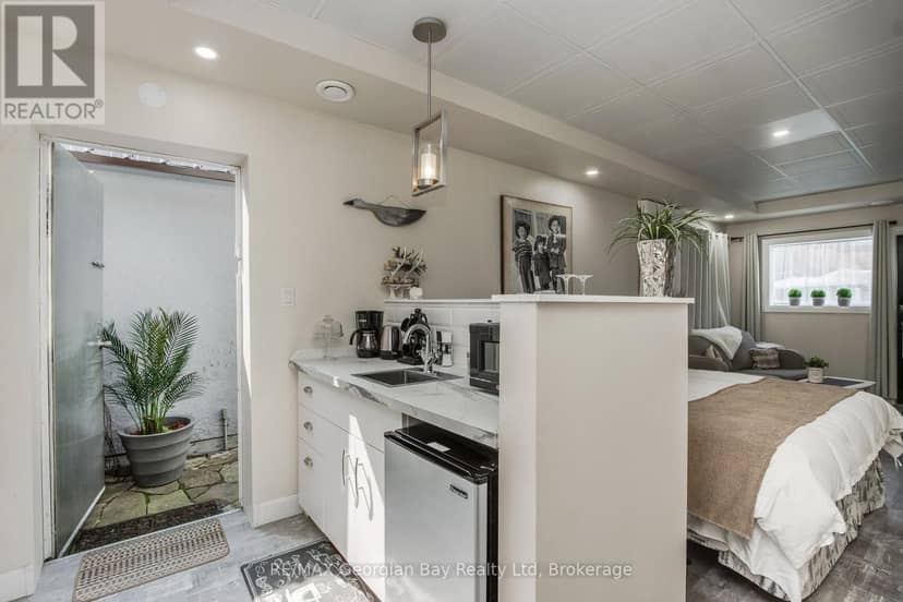 449 Elizabeth Street — photo 29 of 39