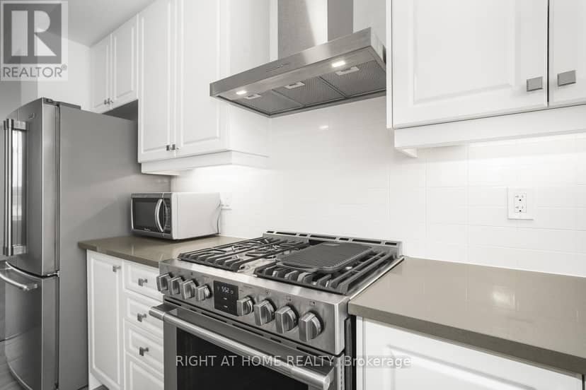 6 Blue Forest Crescent — photo 18 of 38