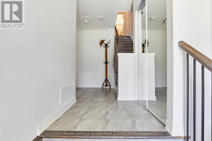 26 Clarington Boulevard — photo 2 of 21