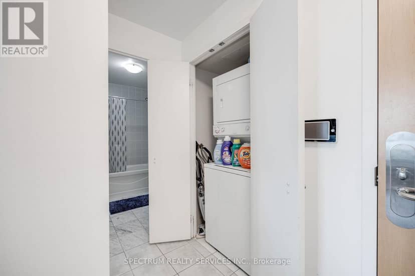 4511 - 65 Bremner Boulevard — photo 14 of 18