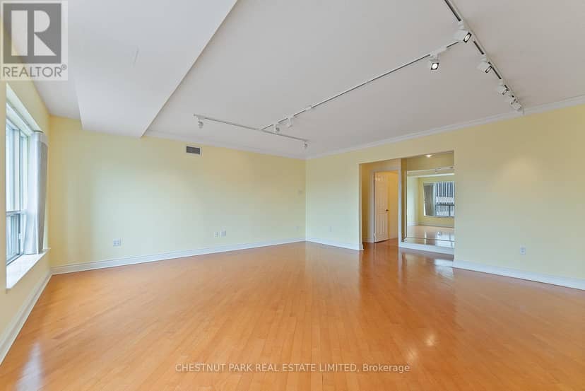 1610 - 889 Bay Street — photo 20 of 40