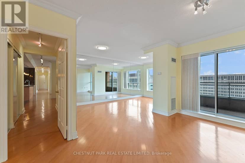 1610 - 889 Bay Street — photo 29 of 40