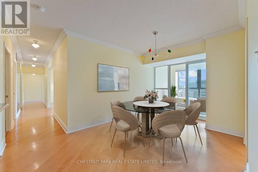 1610 - 889 Bay Street — photo 9 of 40