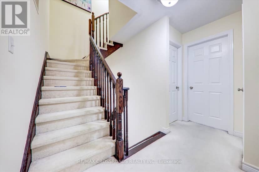 19 Kawneer Terrace — photo 15 of 32