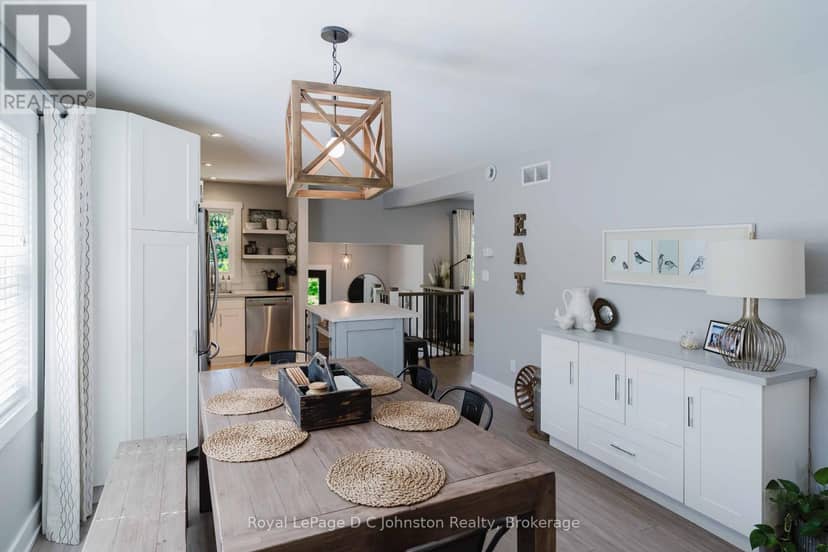 285 Huron Street S — photo 13 of 40