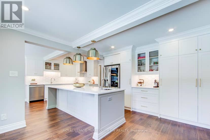 2025 Parklane Crescent — photo 10 of 40