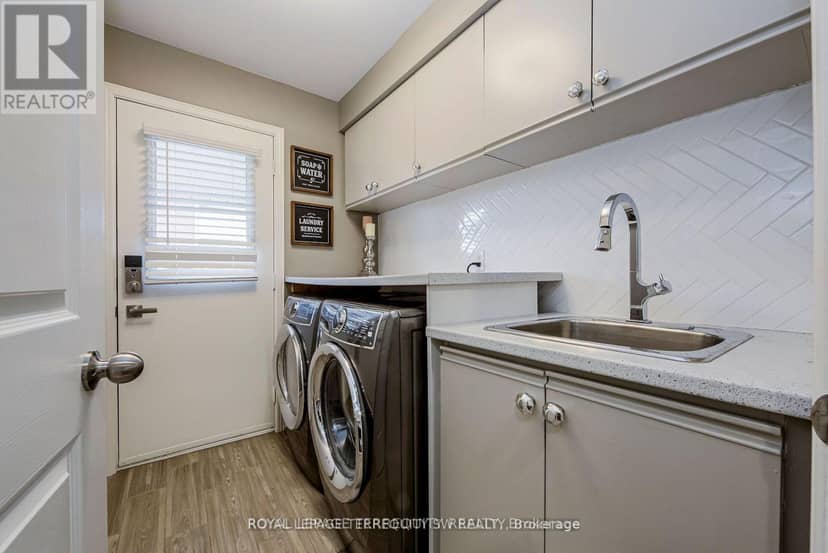 2025 Parklane Crescent — photo 18 of 40