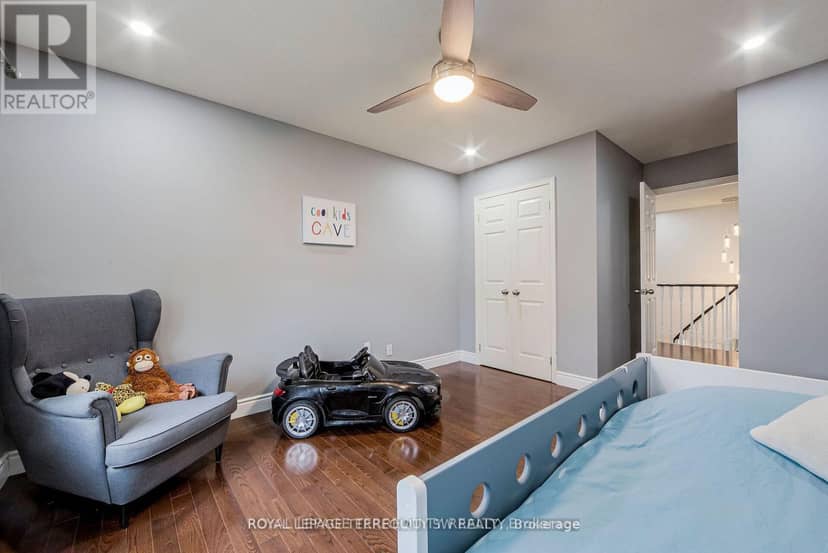 2025 Parklane Crescent — photo 31 of 40