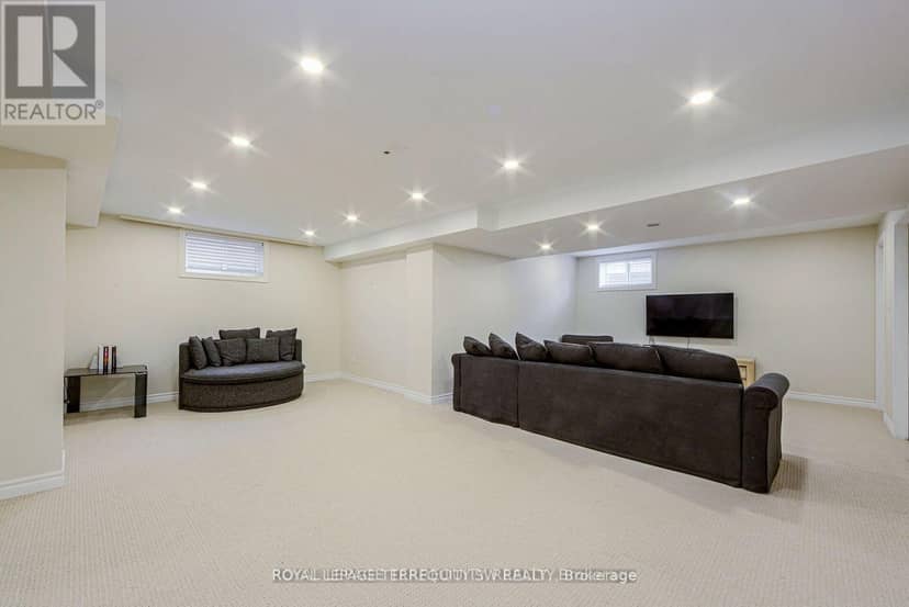 2025 Parklane Crescent — photo 38 of 40