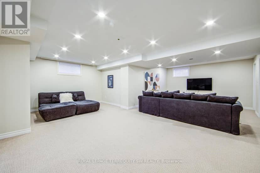2025 Parklane Crescent — photo 39 of 40