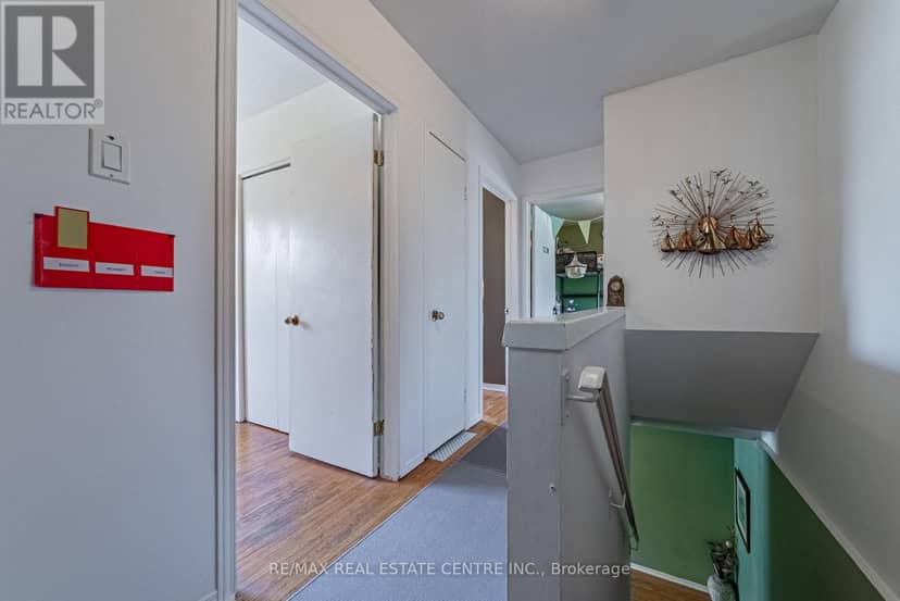 648-654 Francis Road S — photo 10 of 33