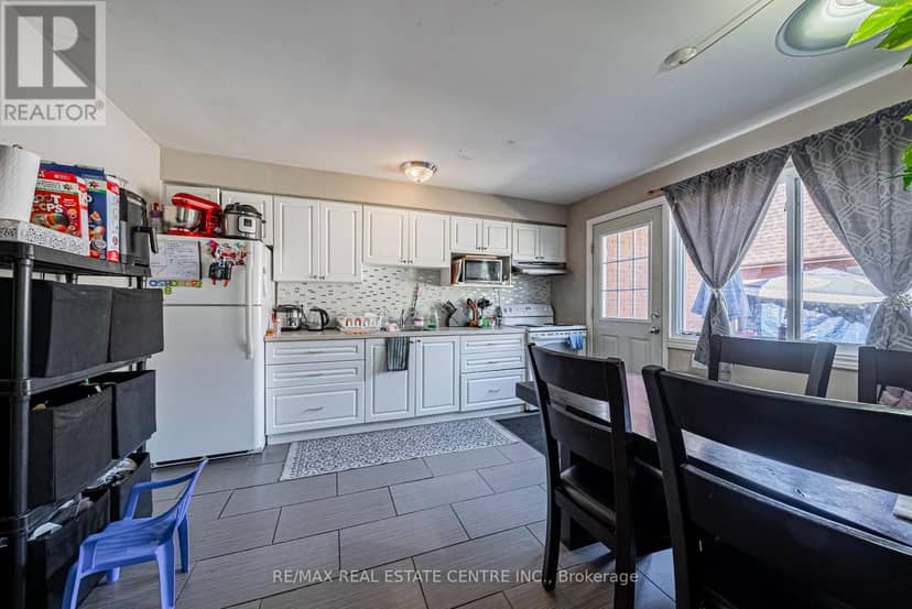 648-654 Francis Road S — photo 19 of 33