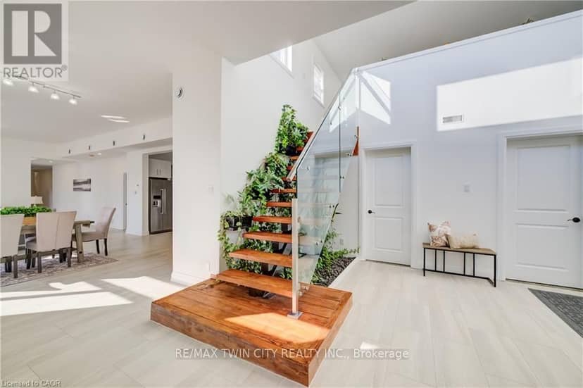 149 Woolwich Street — photo 4 of 40