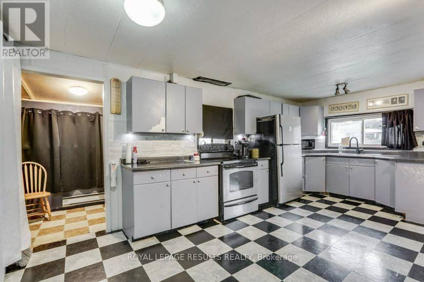 24 Pineview Avenue — photo 8 of 36