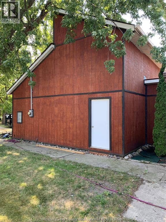 13648 RIVERSIDE DRIVE East — photo 3 of 9