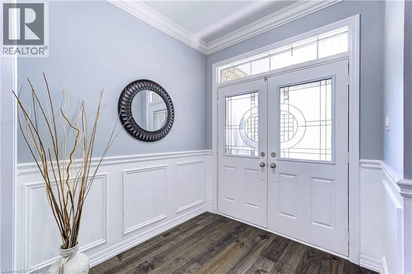 1406 MARSHALL Crescent — photo 4 of 40