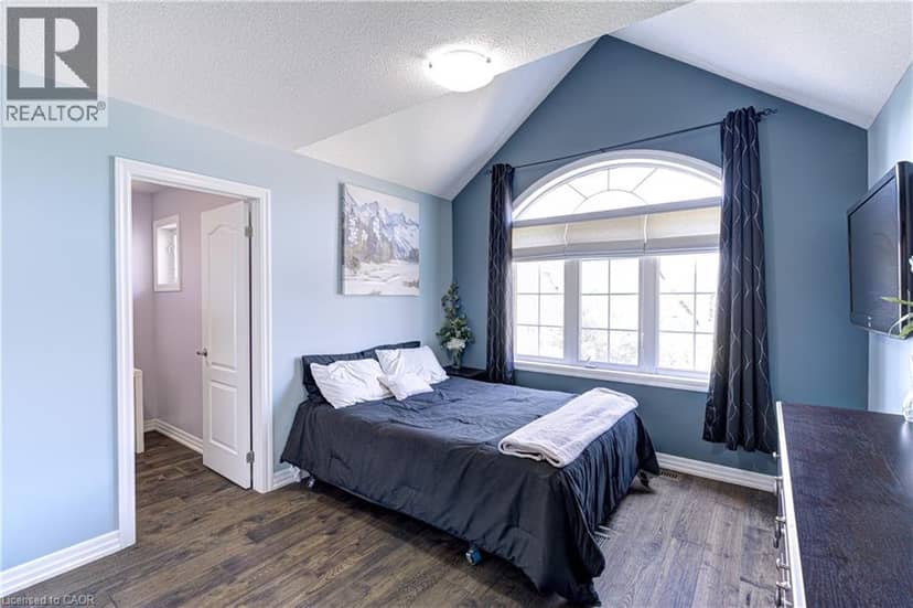 1406 MARSHALL Crescent — photo 28 of 40