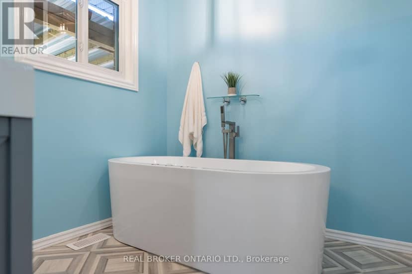553 Norfolk County Road 21 — photo 16 of 36