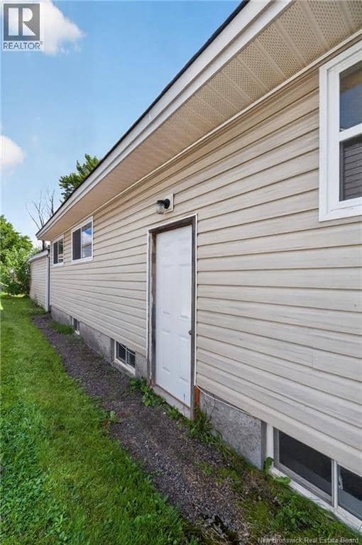89 Douglas Avenue — photo 6 of 40