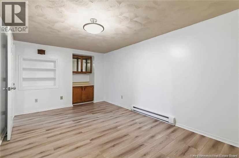 27 Woodstone Crescent — photo 13 of 19