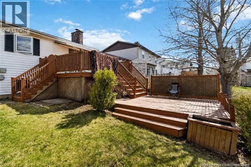 27 Woodstone Crescent — photo 18 of 19
