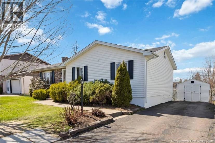 27 Woodstone Crescent — photo 2 of 19